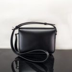 Celine Classic Box Clutch – Iconic Double C Clasp, Smooth Leather, Designer Mini Bag with Adjustable Strap - 图片 8