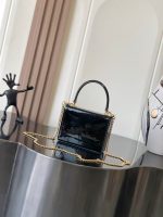 Celine Classic Mini Box Bag – Iconic Double C Clasp, Glossy Leather, Designer Mini Tote with Chain Strap - 图片 8