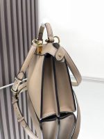 Celine-Style Mini Handbag – Iconic Gold-Tone Lock Clasp, Smooth Leather, Structured Silhouette with Detachable Shoulder Strap - 图片 8