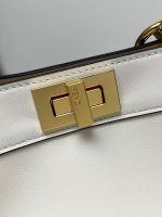 Celine-Style Mini Handbag – Iconic Gold-Tone Lock Clasp, Smooth Leather, Structured Silhouette with Detachable Shoulder Strap - 图片 5