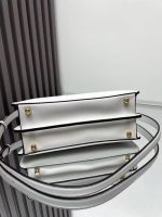 Celine-Style Mini Handbag – Iconic Gold-Tone Lock Clasp, Smooth Leather, Structured Silhouette with Detachable Shoulder Strap - 图片 2