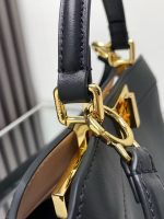 Celine-Style Mini Handbag – Iconic Gold-Tone Lock Clasp, Smooth Leather, Structured Silhouette with Detachable Shoulder Strap - 图片 7