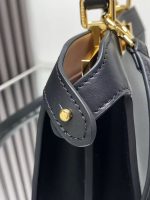 Celine-Style Mini Handbag – Iconic Gold-Tone Lock Clasp, Smooth Leather, Structured Silhouette with Detachable Shoulder Strap - 图片 6