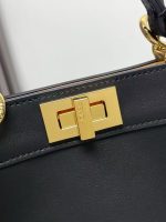 Celine-Style Mini Handbag – Iconic Gold-Tone Lock Clasp, Smooth Leather, Structured Silhouette with Detachable Shoulder Strap - 图片 5