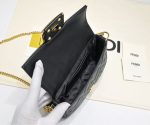 Fendi-Style Baguette Mini Bag – Iconic FF Embossed Pattern, Gold-Tone Lock Clasp, Premium Leather with Chain Strap - 图片 2