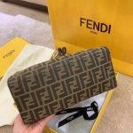 Fendi-Style Zucca Tote Bag – Iconic FF Monogram Print, Metal Buckle Closure, Premium Canvas with Leather Trim - 图片 3