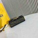 Fendi-Style Mini FF Bag – Iconic Zucca Monogram Print, Gold-Tone Lock Clasp, Chain Strap with Top Handle - 图片 7