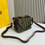 Fendi-Style Mini Camera Bag – Iconic Zucca FF Monogram Print, Brown Leather Trim, Gold-Tone Lock Clasp with Adjustable Strap - 图片 9