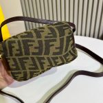 Fendi-Style Mini Camera Bag – Iconic Zucca FF Monogram Print, Brown Leather Trim, Gold-Tone Lock Clasp with Adjustable Strap - 图片 8