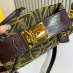 Fendi-Style Mini Camera Bag – Iconic Zucca FF Monogram Print, Brown Leather Trim, Gold-Tone Lock Clasp with Adjustable Strap - 图片 7