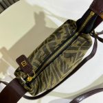 Fendi-Style Mini Camera Bag – Iconic Zucca FF Monogram Print, Brown Leather Trim, Gold-Tone Lock Clasp with Adjustable Strap - 图片 4