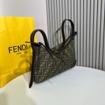 Fendi-Style Mini Camera Bag – Iconic Zucca FF Monogram Print, Brown Leather Trim, Gold-Tone Lock Clasp with Adjustable Strap - 图片 8