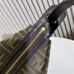 Fendi-Style Mini Camera Bag – Iconic Zucca FF Monogram Print, Brown Leather Trim, Gold-Tone Lock Clasp with Adjustable Strap - 图片 4