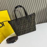 Fendi-Style Mini Camera Bag – Iconic Zucca FF Monogram Print, Brown Leather Trim, Gold-Tone Lock Clasp with Adjustable Strap - 图片 10
