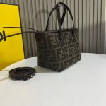 Fendi-Style Mini Camera Bag – Iconic Zucca FF Monogram Print, Brown Leather Trim, Gold-Tone Lock Clasp with Adjustable Strap - 图片 7