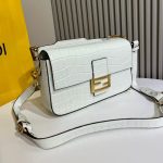 Fendi-Style Mini Bag – White Crocodile-Embossed Leather, Gold-Tone FF Lock Clasp, Top Handle & Adjustable Shoulder Strap - 图片 7