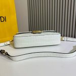 Fendi-Style Mini Bag – White Crocodile-Embossed Leather, Gold-Tone FF Lock Clasp, Top Handle & Adjustable Shoulder Strap - 图片 6