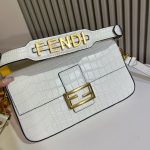 Fendi-Style Mini Bag – White Crocodile-Embossed Leather, Gold-Tone FF Lock Clasp, Top Handle & Adjustable Shoulder Strap - 图片 5