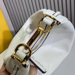 Fendi-Style White Crescent Moon Bag – Smooth Leather, Minimalist Design, Adjustable Shoulder Strap (20×13×7cm) - 图片 5