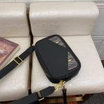 Fendi-Style Mini Bag – Black Pebbled Leather with Iconic FF Monogram "Cat Eye" Detail, Gold-Tone Hardware & Adjustable Strap - 图片 6