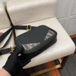 Fendi-Style Mini Bag – Black Pebbled Leather with Iconic FF Monogram "Cat Eye" Detail, Gold-Tone Hardware & Adjustable Strap - 图片 5