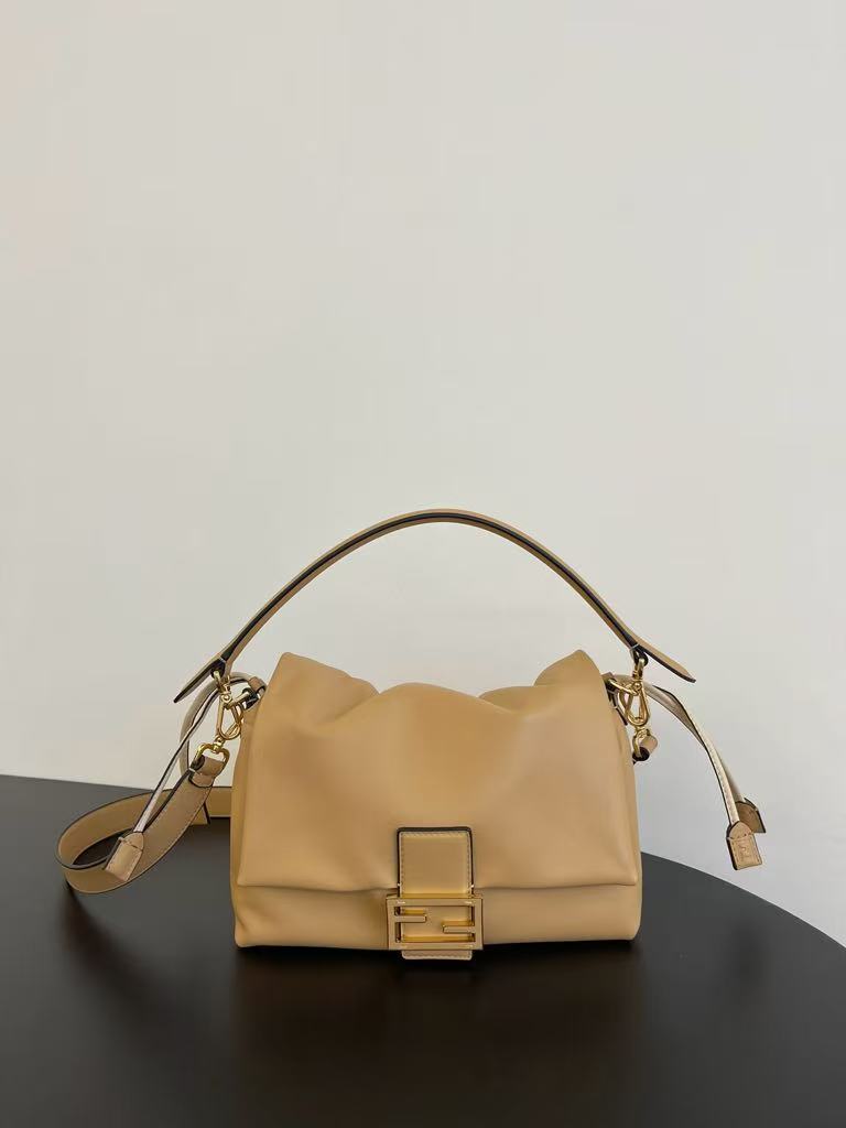 微信图片_20250926184427_8583_76 Fendi-Style Mini Bag – Beige Soft Leather with Pleated Design, Gold-Tone FF Lock Clasp & Adjustable Shoulder Strap - 图片 1