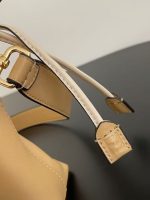 Fendi-Style Mini Bag – Beige Soft Leather with Pleated Design, Gold-Tone FF Lock Clasp & Adjustable Shoulder Strap - 图片 7
