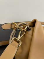 Fendi-Style Mini Bag – Beige Soft Leather with Pleated Design, Gold-Tone FF Lock Clasp & Adjustable Shoulder Strap - 图片 6
