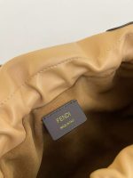 Fendi-Style Mini Bag – Beige Soft Leather with Pleated Design, Gold-Tone FF Lock Clasp & Adjustable Shoulder Strap - 图片 5