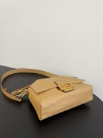 Fendi-Style Mini Bag – Beige Soft Leather with Pleated Design, Gold-Tone FF Lock Clasp & Adjustable Shoulder Strap - 图片 3
